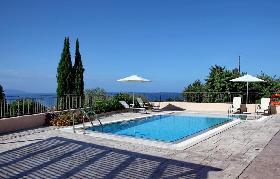 Provenzo And Meliti Villas Лурдата Екстериор снимка