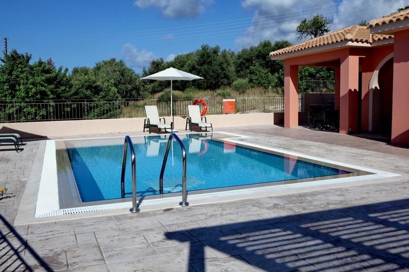 Provenzo And Meliti Villas Лурдата Екстериор снимка